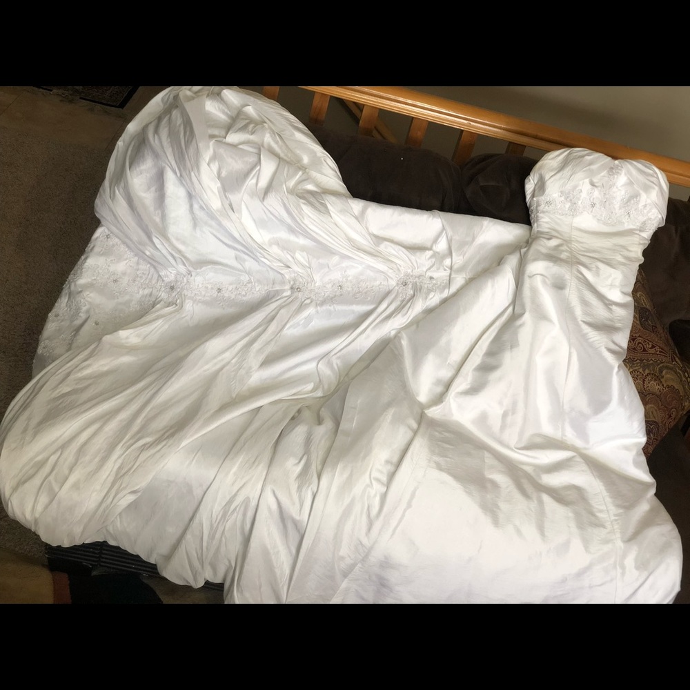 Custom made wedding bridal dress. NEW. Size 0.